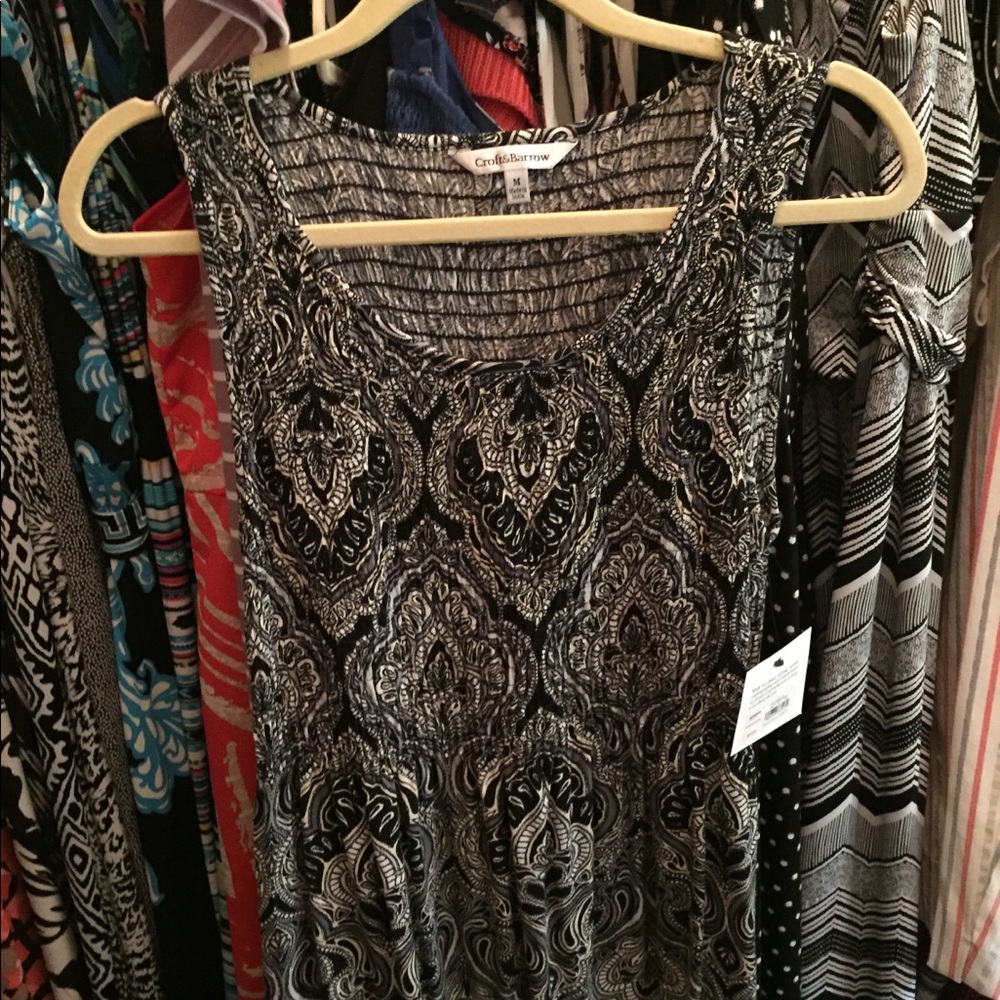 Very comfortable stretchy black and white dress